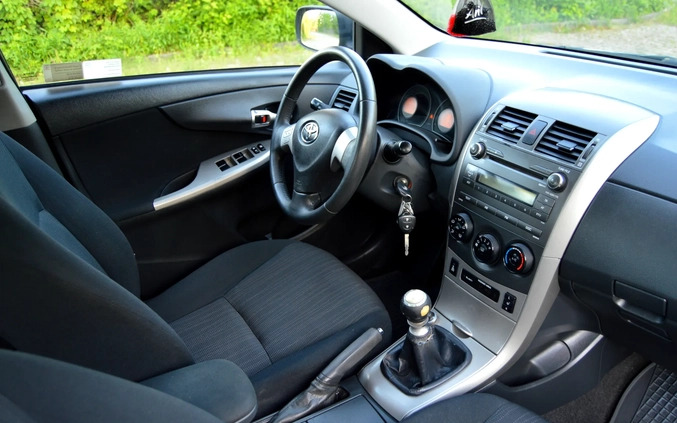 Toyota Corolla cena 18900 przebieg: 270000, rok produkcji 2010 z Sierpc małe 497